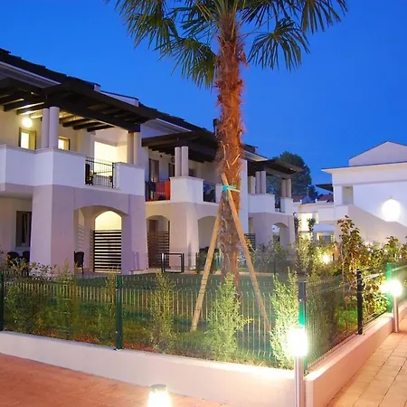 Delightful Flat In A Village With Swimming Pool Apartamento