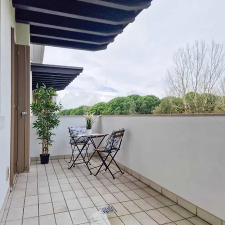 Apartment Delightful Flat In A Village With Swimming Pool *