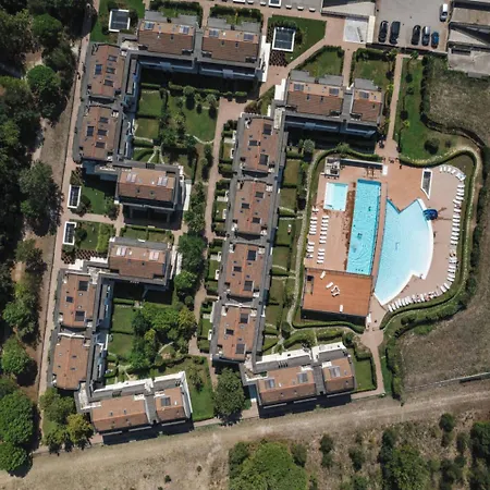Apartamento Delightful Flat In A Village With Swimming Pool *